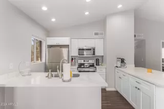 Photo #2: 6766835 Listing 