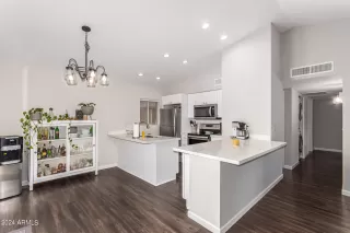 Photo #3: 6766835 Listing 