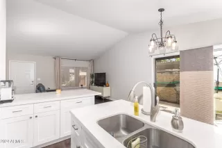 Photo #5: 6766835 Listing 