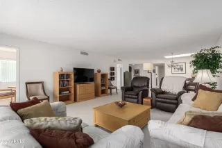 Photo #5: 6766907 Listing