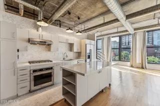 Photo #6: 6766997 Listing 