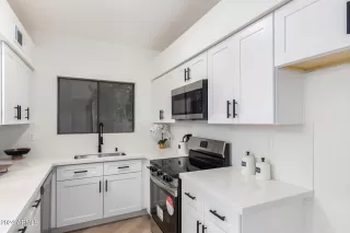 Photo #4: 6767386 Listing