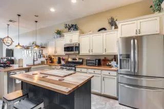 Photo #3: 6767886 Listing