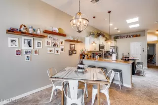 Photo #4: 6767886 Listing