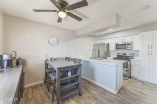 Photo #3: 6768383 Listing