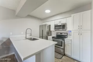 Photo #6: 6768383 Listing