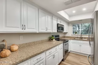 Photo #5: 6769172 Listing