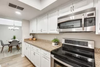 Photo #6: 6769172 Listing