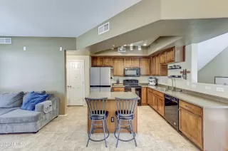 Photo #4: 6769902 Listing