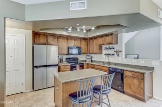 Photo #5: 6769902 Listing