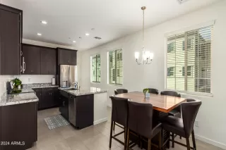 Photo #5: 6770036 Listing