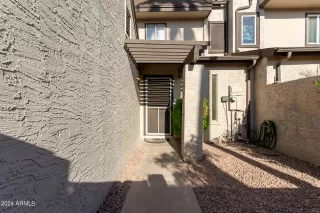 Photo #4: 6771257 Listing