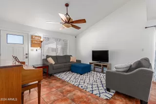 Photo #5: 6772200 Listing 