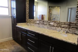 Photo #4: 6772249 Listing