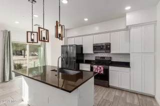 Photo #4: 6772318 Listing