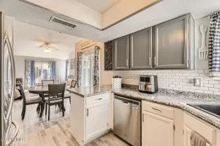 Photo #4: 6773170 Listing