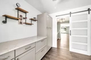 Photo #6: 6773420 Listing