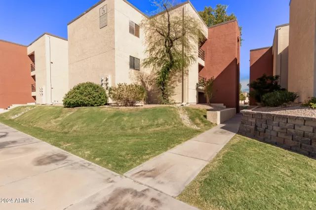 MLS: 6774669 Condo For Sale