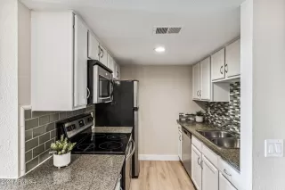 Photo #6: 6774888 Listing