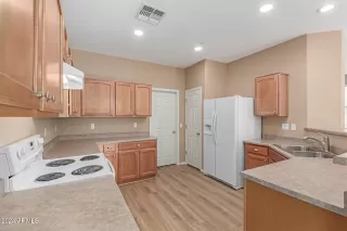 Photo #2: 6777573 Listing