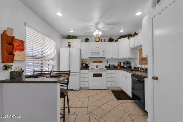 MLS: 6777606 Condo For Sale