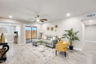 Photo #4: 6778670 Listing