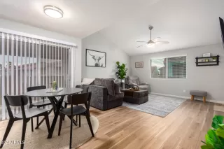 Photo #4: 6781275 Listing