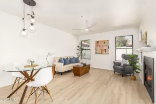 Photo #4: 6781377 Listing