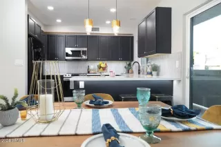 Photo #5: 6781430 Listing