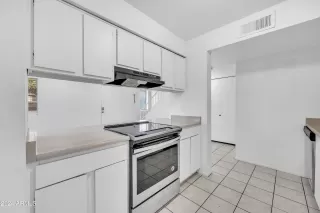 Photo #5: 6782663 Listing