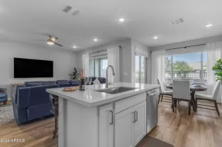 Photo #5: 6783335 Listing