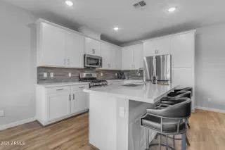 Photo #6: 6783335 Listing