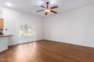 Photo #5: 6784033 Listing