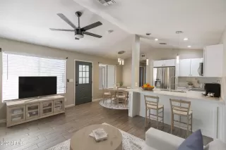 Photo #3: 6784112 Listing 