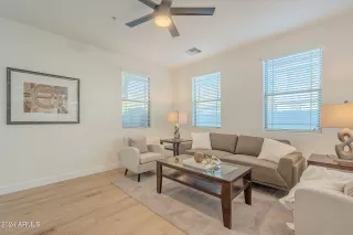 Photo #3: 6784139 Listing