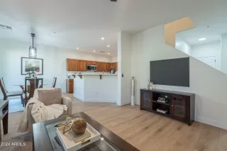 Photo #4: 6784139 Listing