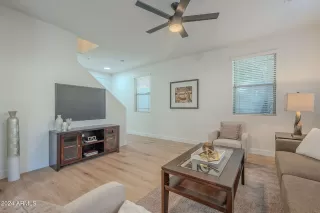 Photo #5: 6784139 Listing