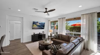 Photo #4: 6784293 Listing