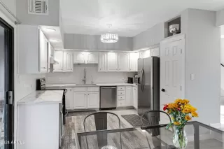 Photo #4: 6784359 Listing 