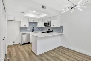 Photo #6: 6785862 Listing 