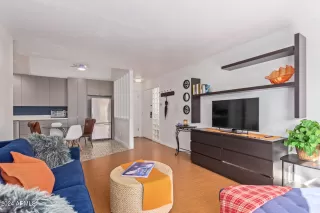 Photo #2: 6786079 Listing