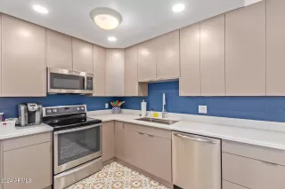 Photo #4: 6786079 Listing