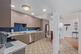 Photo #5: 6786079 Listing