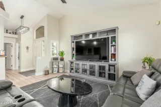 Photo #4: 6786433 Listing