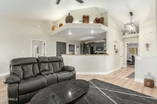 Photo #5: 6786433 Listing