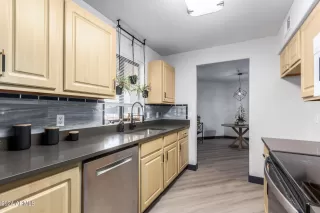 Photo #6: 6786908 Listing 