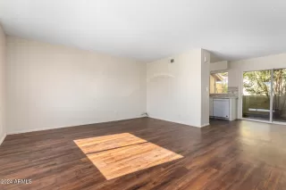 Photo #5: 6787148 Listing