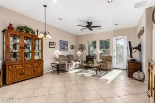 Photo #6: 6787176 Listing