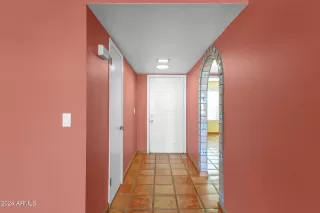 Photo #5: 6787342 Listing