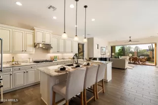 Photo #4: 6788699 Listing